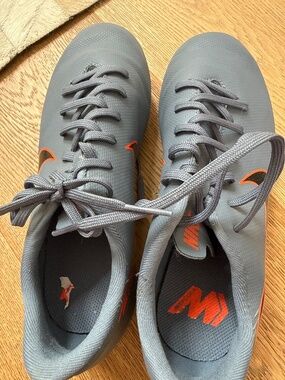 Nike cleats unisex kids size 4 youth